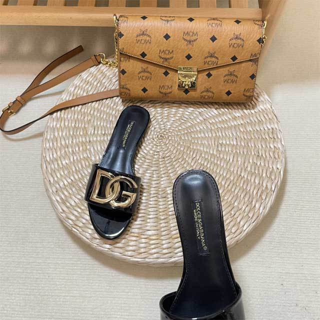 Metal Logo Fashion Flat Sandals