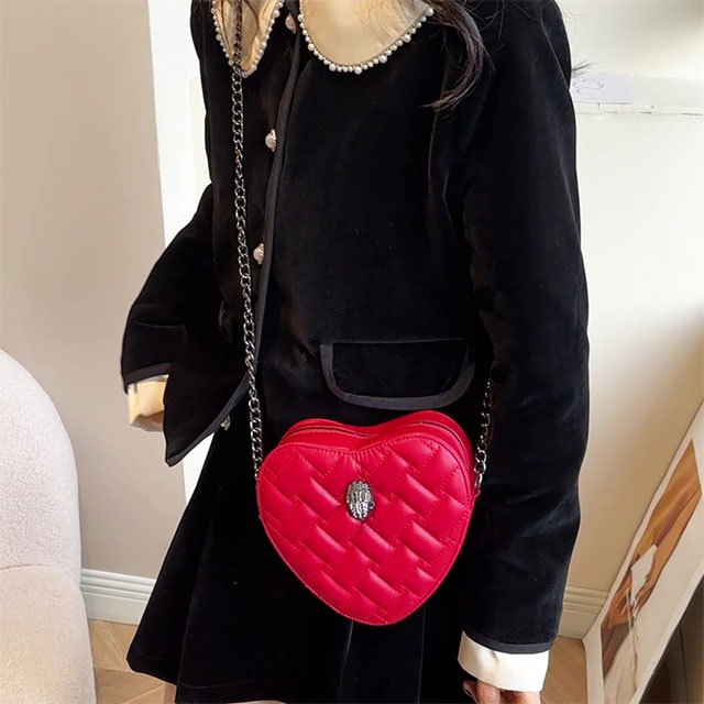 Heart-shaped Chains Crossbody Bag