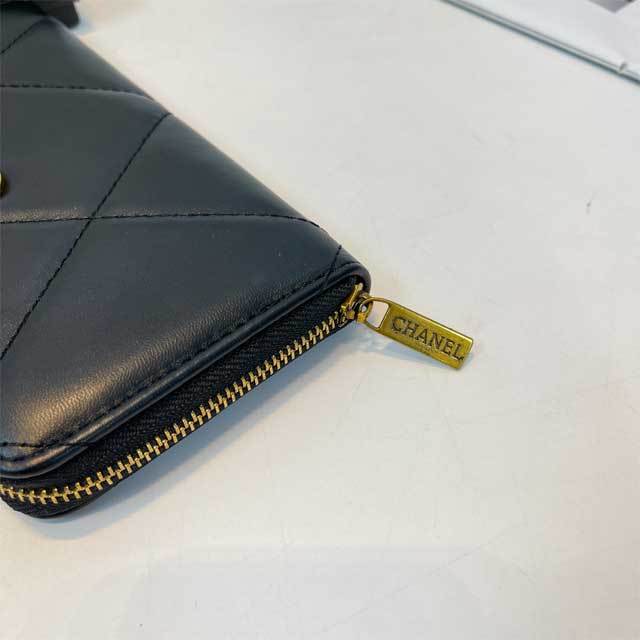 Metal Logo Leather Fashion Wallet