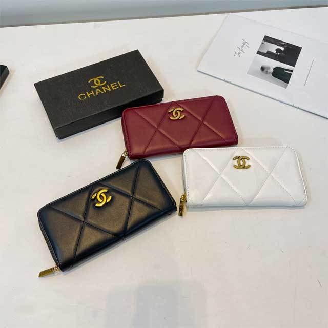 Metal Logo Leather Fashion Wallet