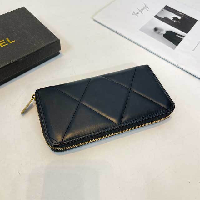 Metal Logo Leather Fashion Wallet