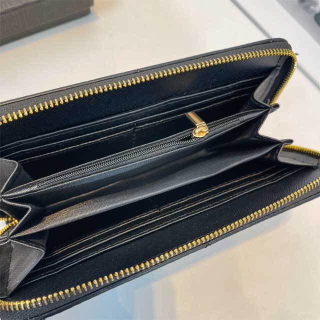 Metal Logo Leather Fashion Wallet