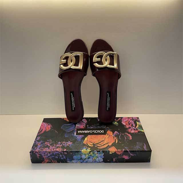 Fashion Metal Logo Flat Sandals