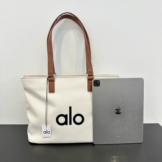 Letters Printed Canvas Shouder Bag