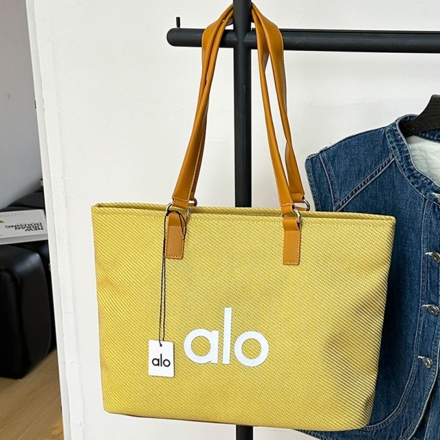 Letters Printed Canvas Shouder Bag