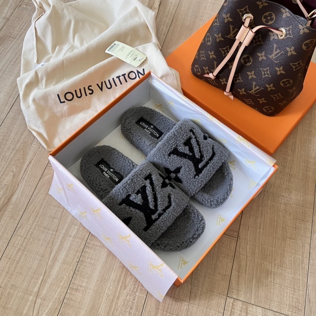 Luxury Fuzzy Flat Slides