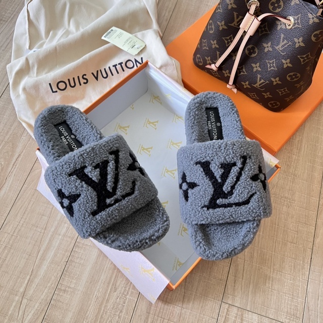 Luxury Fuzzy Flat Slides