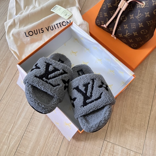 Luxury Fuzzy Flat Slides