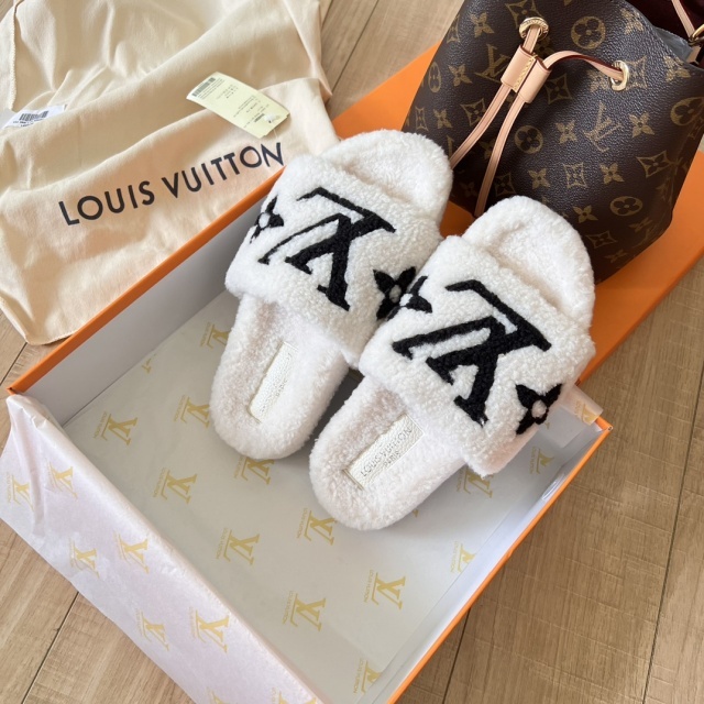 Luxury Fuzzy Flat Slides