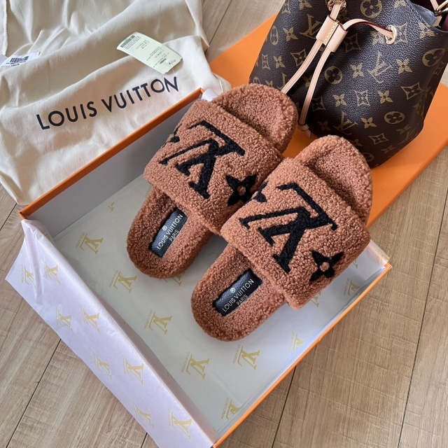 Luxury Fuzzy Flat Slides