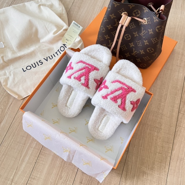 Luxury Fuzzy Flat Slides