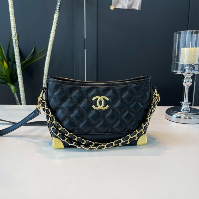 Metal Logo Leather Women Fashion Handbag