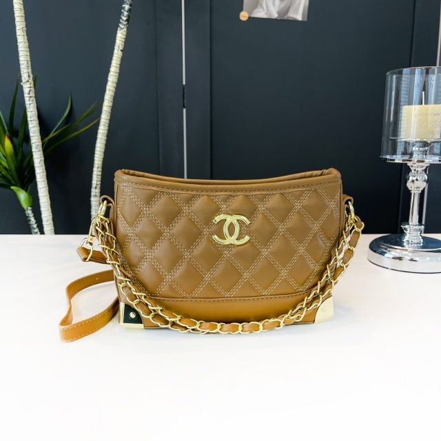Metal Logo Leather Women Fashion Handbag