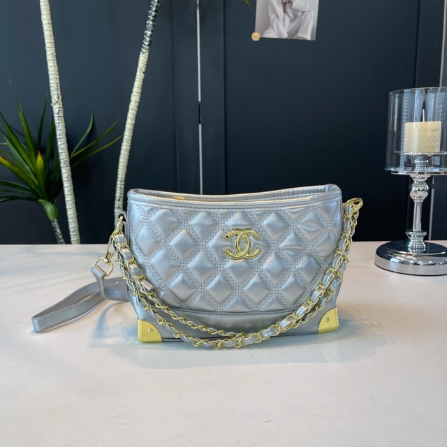 Metal Logo Leather Women Fashion Handbag