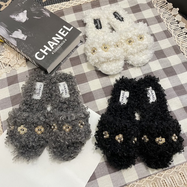 Fashion Design Luxury Furry Slides