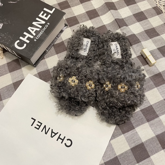 Fashion Design Luxury Furry Slides