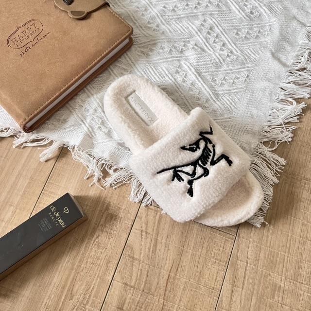 Luxury Fashion Furry Casual Slides