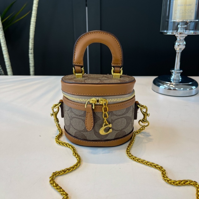 Chained Leather Fashion Luxury Women Makeup Bag