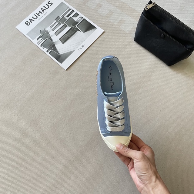 Lace-Up Smooth Comfort Women Sneakers