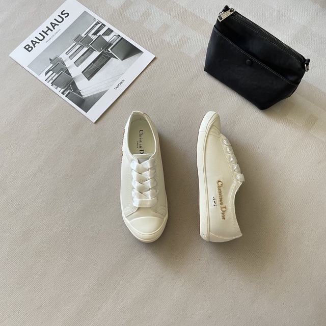 Lace-Up Smooth Comfort Women Sneakers