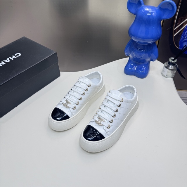 Thick-Soled Women Lace-up Casual Sneakers