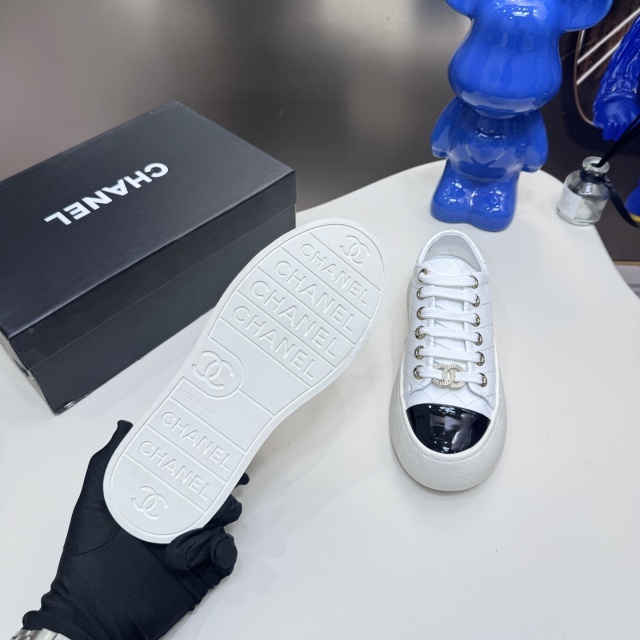 Thick-Soled Women Lace-up Casual Sneakers