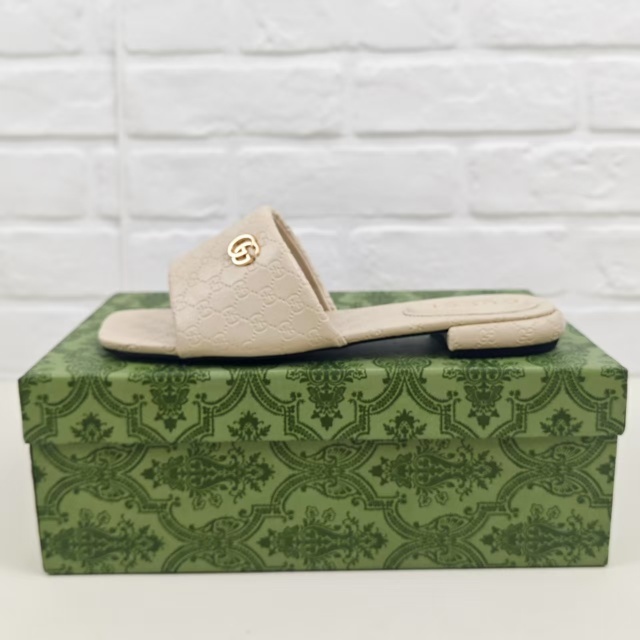 Metal Logo Leather Embossing Flat Sandals