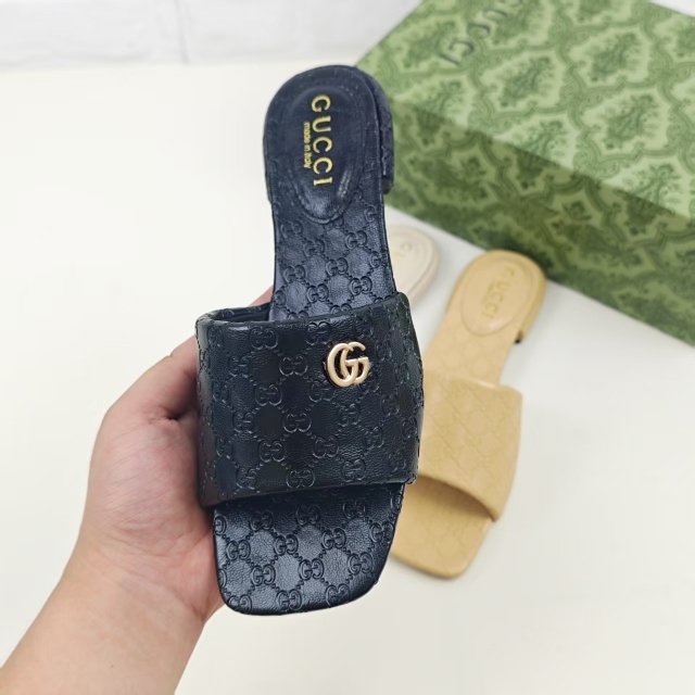 Metal Logo Leather Embossing Flat Sandals