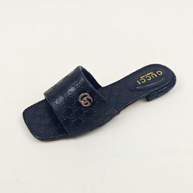 Metal Logo Leather Embossing Flat Sandals