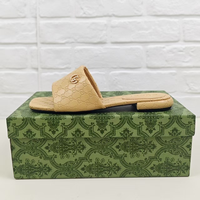 Metal Logo Leather Embossing Flat Sandals