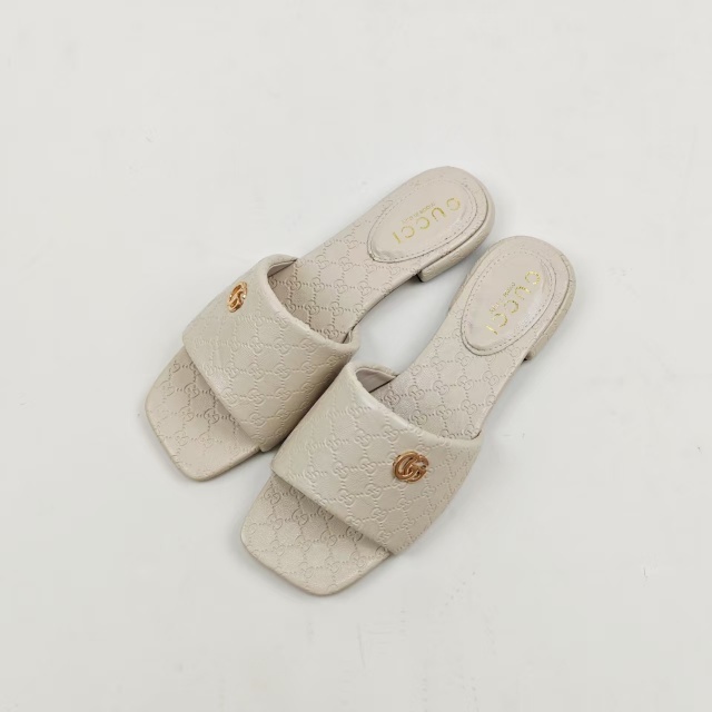 Metal Logo Leather Embossing Flat Sandals