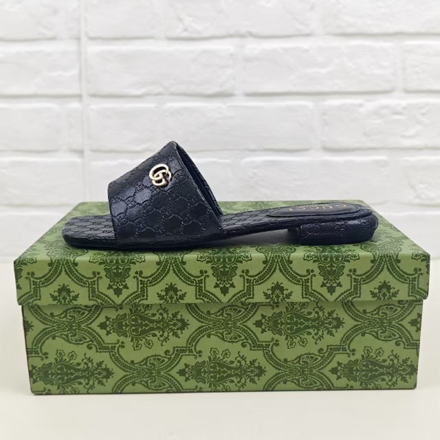 Metal Logo Leather Embossing Flat Sandals