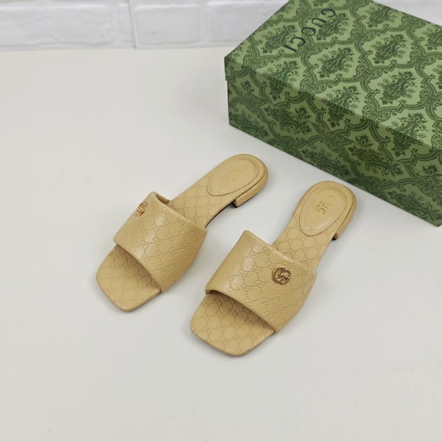Metal Logo Leather Embossing Flat Sandals