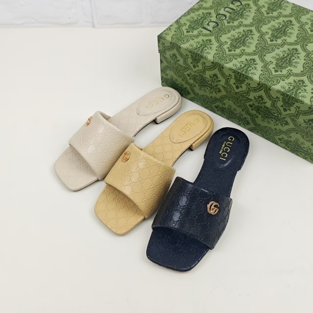 Metal Logo Leather Embossing Flat Sandals