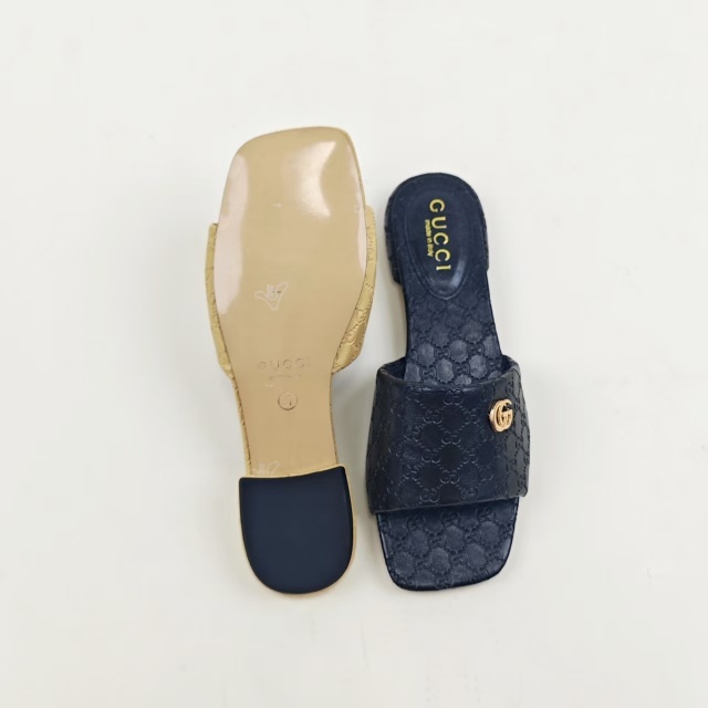 Metal Logo Leather Embossing Flat Sandals