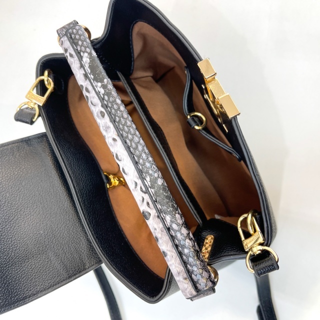 Metal Logo Leather Fashion Crossbody Bag
