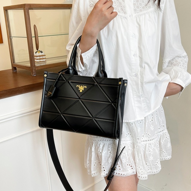 Women Luxury Fashion Leather Crossbody Handbag