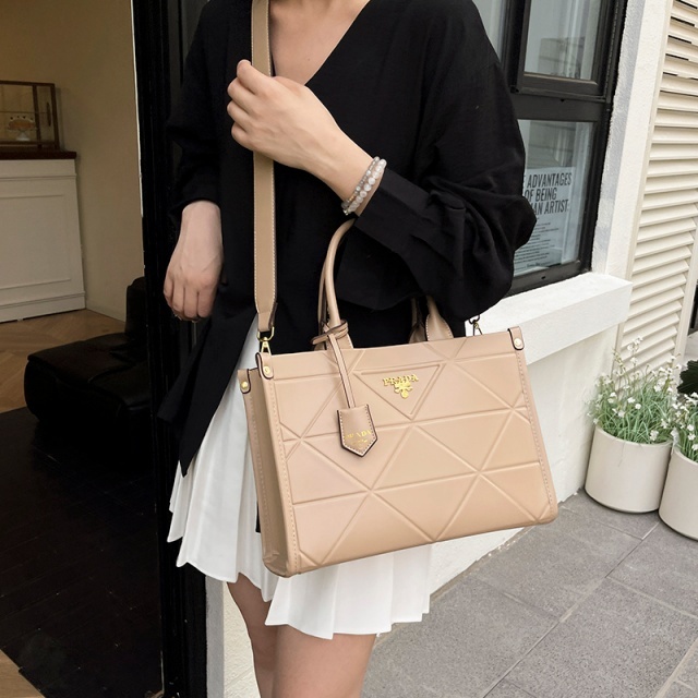 Women Luxury Fashion Leather Crossbody Handbag