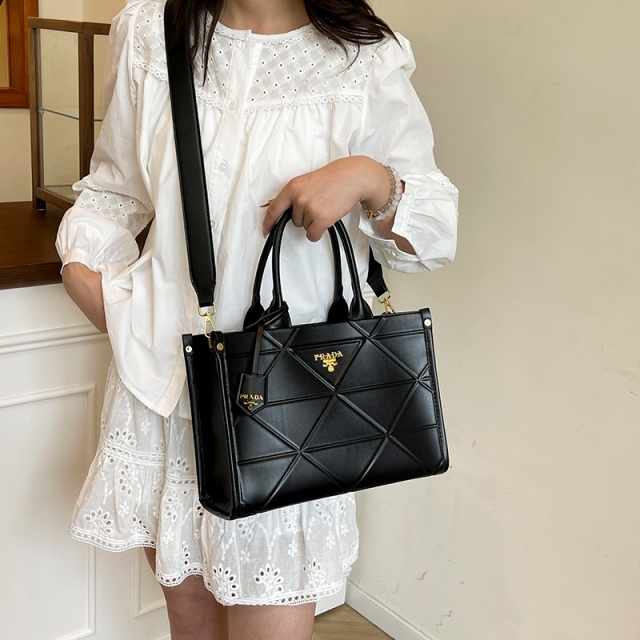 Women Luxury Fashion Leather Crossbody Handbag