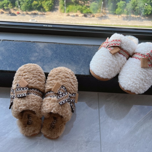 Luxury Fashion Design Women Furry Slides