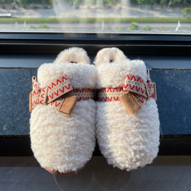 Luxury Fashion Design Women Furry Slides