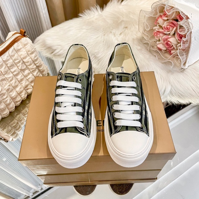 Fashion Lace-Up Casual Comfort Sneakers