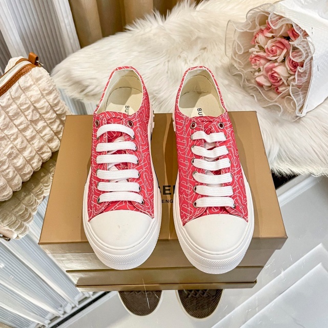 Fashion Lace-Up Casual Comfort Sneakers