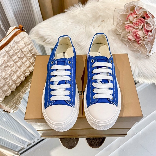 Fashion Lace-Up Casual Comfort Sneakers