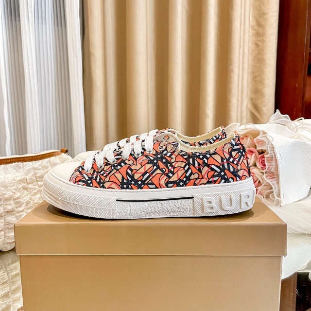 Fashion Lace-Up Casual Comfort Sneakers