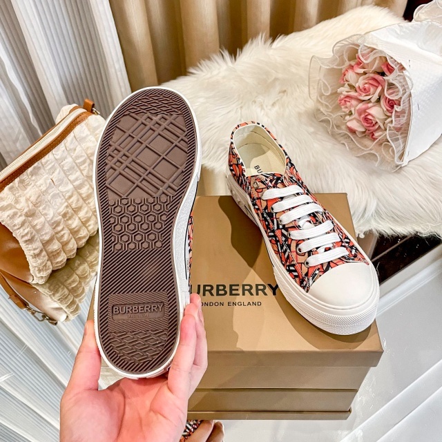 Fashion Lace-Up Casual Comfort Sneakers