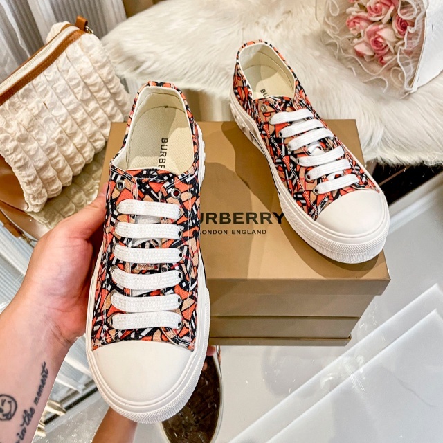 Fashion Lace-Up Casual Comfort Sneakers
