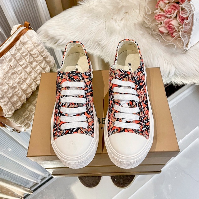Fashion Lace-Up Casual Comfort Sneakers