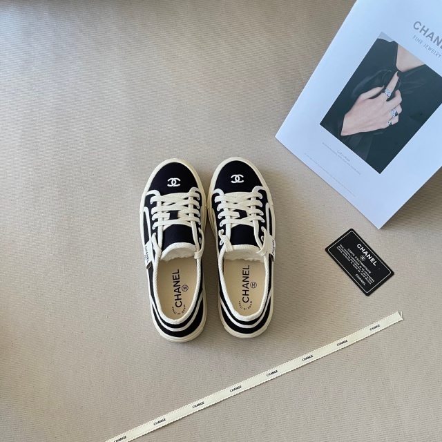 Fashion Lace-Up Women Canvas Shoes