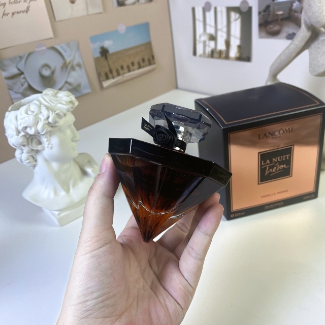 The Night Treasure Black Vanilla Perfume